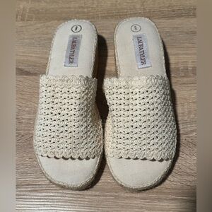 Crochet knit cream strap espadrille platform sandals Womens size 8 EUC